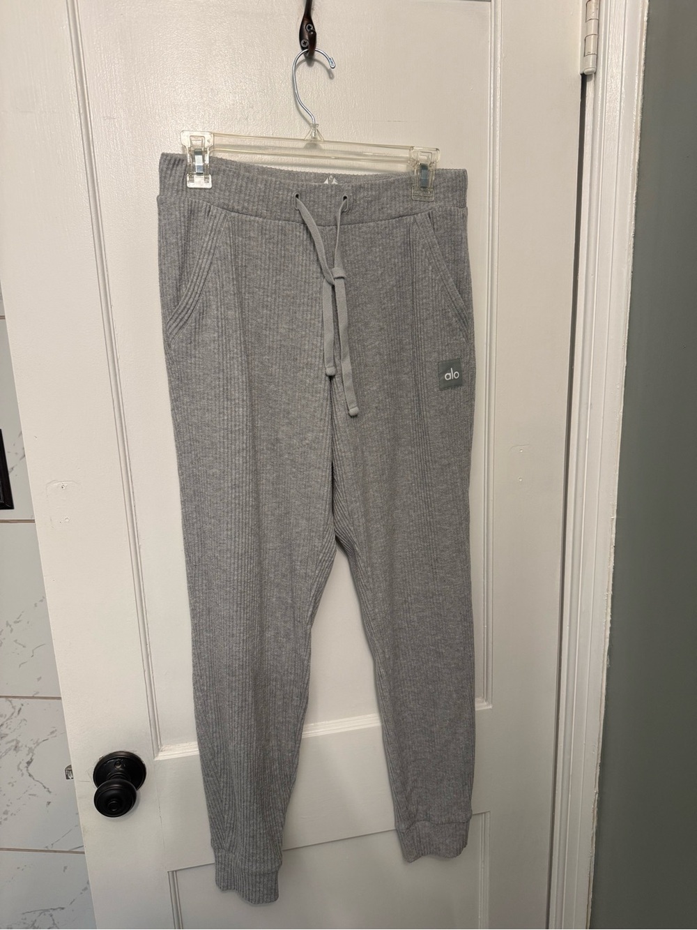ALO Yoga Kids Ribbed Light Gray Jogger Sweatpants